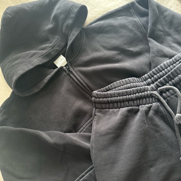 TNA Sweatsuit - Picture 2 of 8